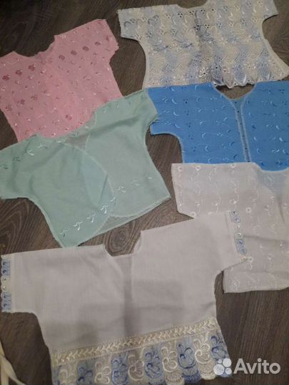 Распашонки и чепчики детские новые