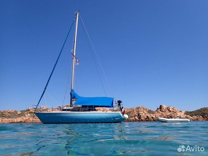 Парусно-моторная яхта