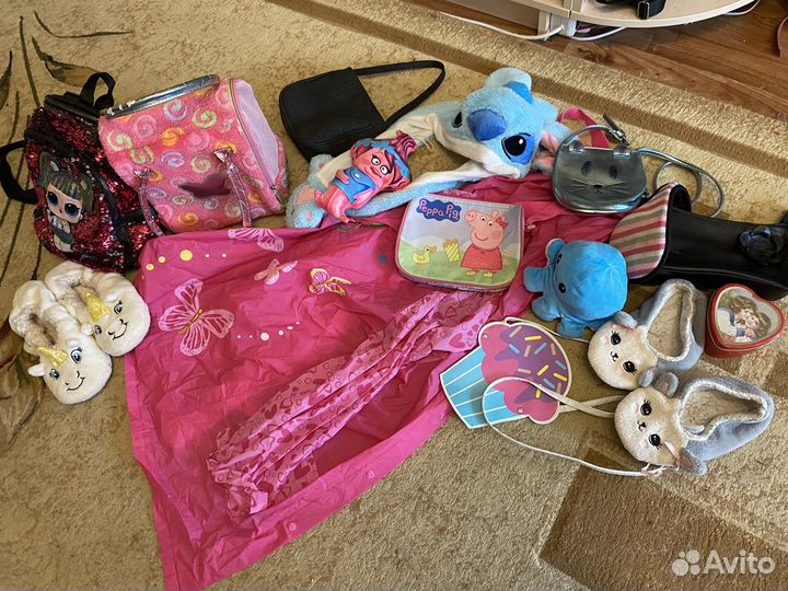 Игрушки,сумки для девочки