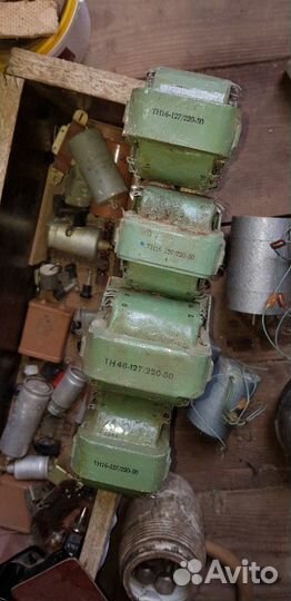 Трансформаторы, конденсаторы, двигатель