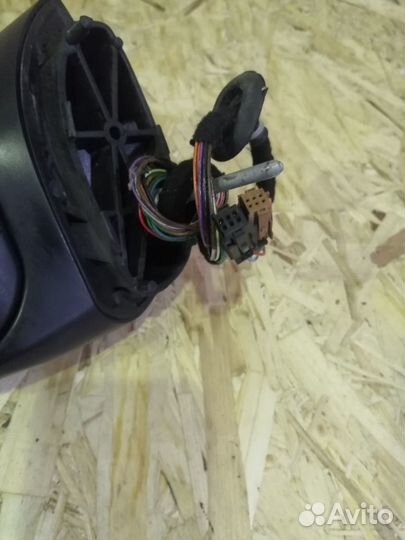 Зеркало правое Peugeot 3008