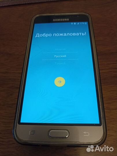 Телефон Samsung Galaxy J2