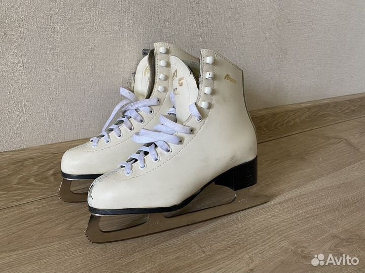 Коньки фигурные женские 38 размер