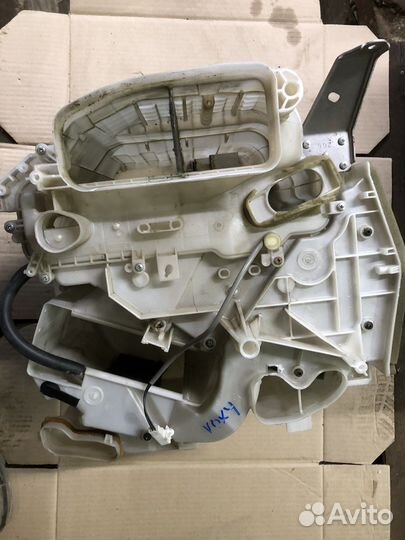 Корпус печки Toyota Voxy