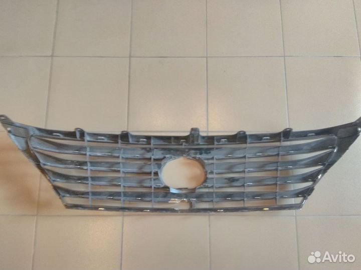 Lexus LX 570 Решетка радиатора