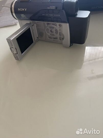 Камера Sony DCR-DVD200E