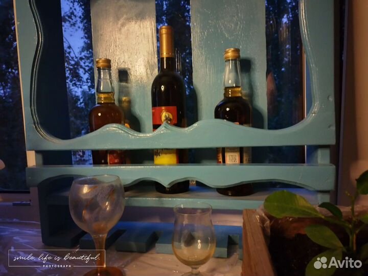 Винная полка из массива дерева