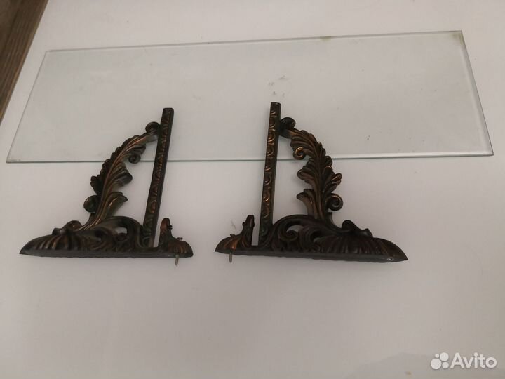 Полка стеклянная с декоративными держателями