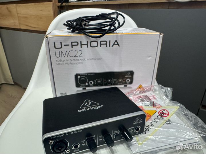 Внешняя Звуковая карта Behringer U-Phoria UMC22