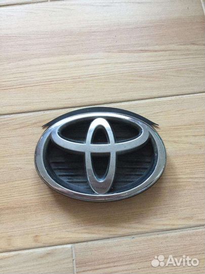 Эмблема / Значок Toyota Avensis