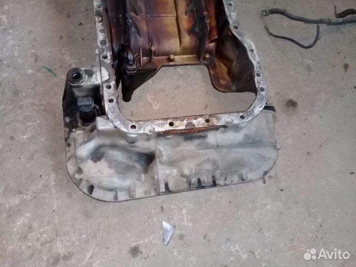 Верхняя часть масленого поддона 2.4 Mercedes W202