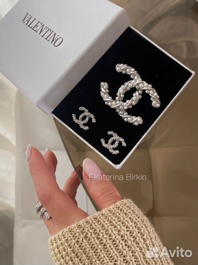 Серьги с жемчужинами chanel брошь цвет серебро