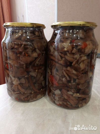 Грибы маринованные