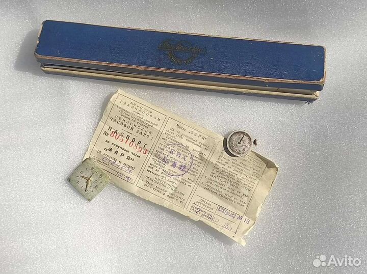 Механизмы от золотых часов СССР Заря и Наири