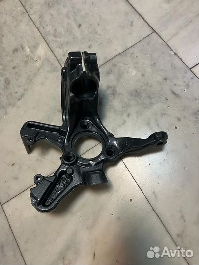 VAG 1K0 407 256 T Кулак поворотный правый передний