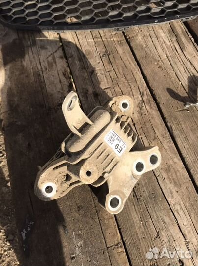 Подушка опора кпп левая Chevrolet Cruze