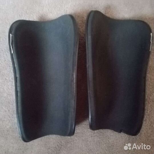 Футбольные щитки Nike