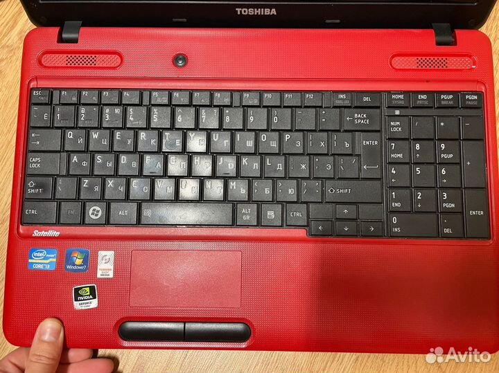 Ноутбук Toshiba красный