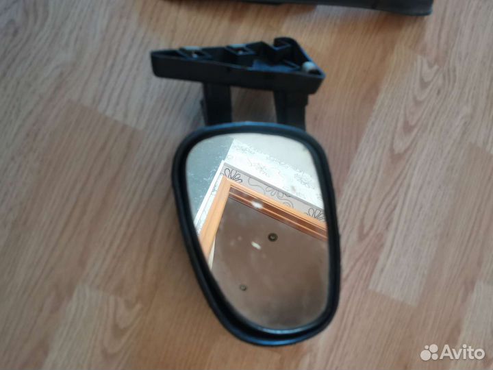 Зеркало заднего вида