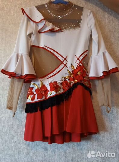 Платье для выступлений по фигурному катанию