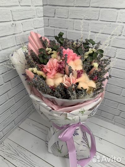 Букет из сухоцветов и стабилизированных растений