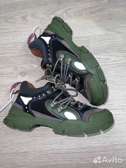 Gucci flashtrek