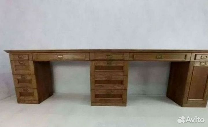 Большой письменный стол из массива дуба