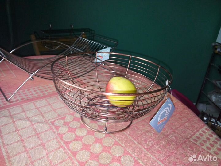 Металлические вазы для фруктов