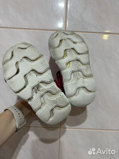 Сандалии для девочки Chicco 28р