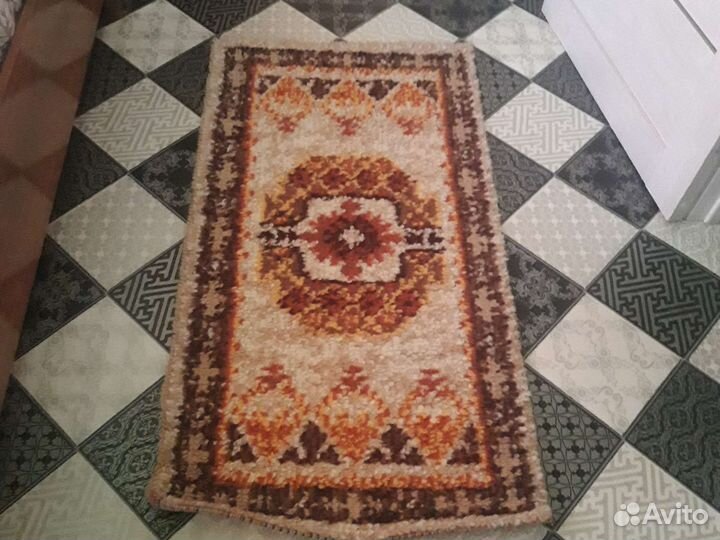 Ковер шерстяной новый