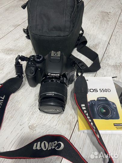 Зеркальный фотоаппрат Canon EPS 550D