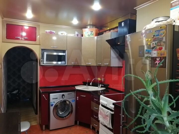 Доля в 4-к. квартире, 70,6 м², 1/9 эт.