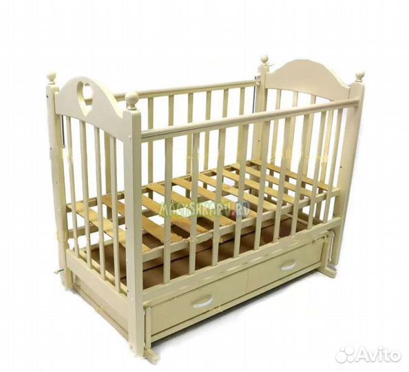 Детская кроватка с маятником, с матрасом