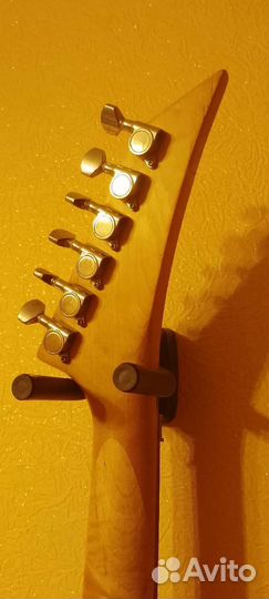 Электрогитара формы Jackson rr