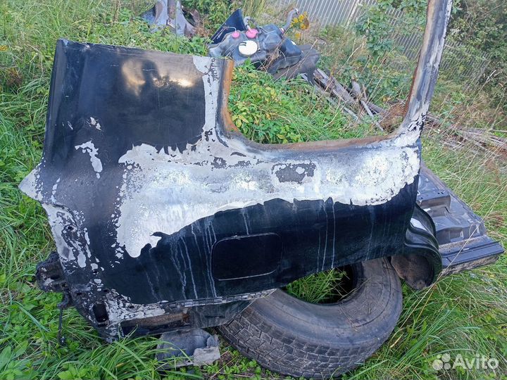 Заднее правое крыло toyota land cruiser 200