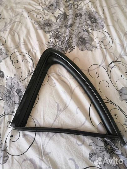 Уплотнитель резинка проема стекла двери Nissan alm