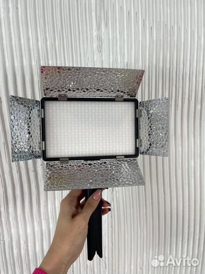 Видеосвет DC-520