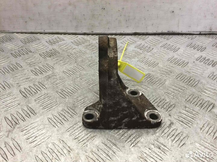 Кронштейн полуоси Toyota Celica 1zzfe