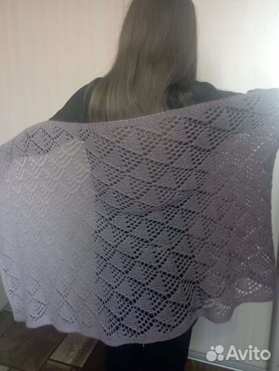 Палантин вязанный ручной работы