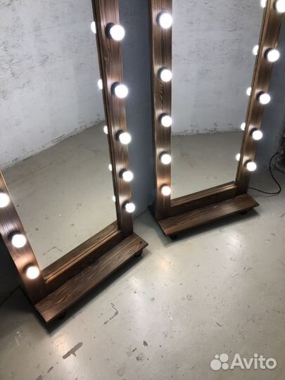 Зеркало напольное с подсветкой на колесиках