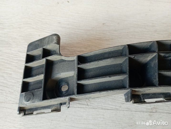 Крепление бампера заднее правое Lexus Rx350 2010