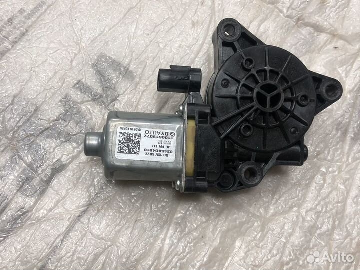 Моторчик стеклоподъемника левой двери Kia Optima 4