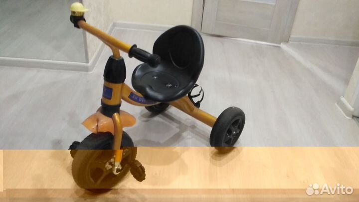 Трехколесный велосипед