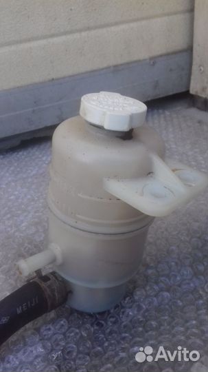 Митсубиси лансер 9 бачок гура