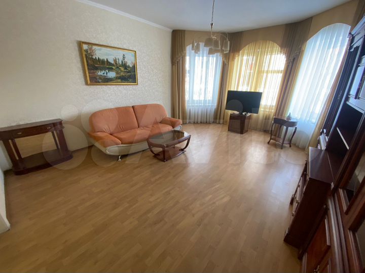 3-к. квартира, 120 м², 1/3 эт.