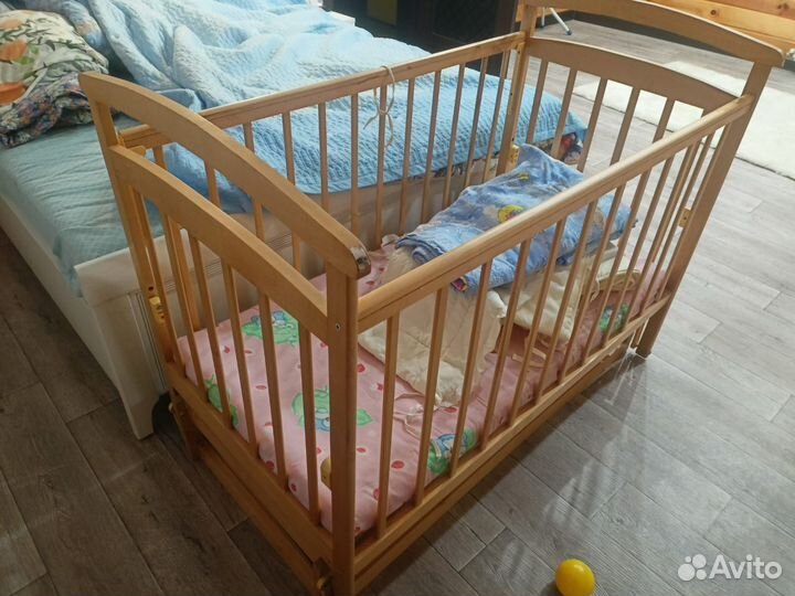 Детская кроватка с маятником бу