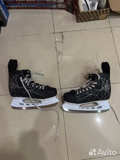 Коньки хоккейные
