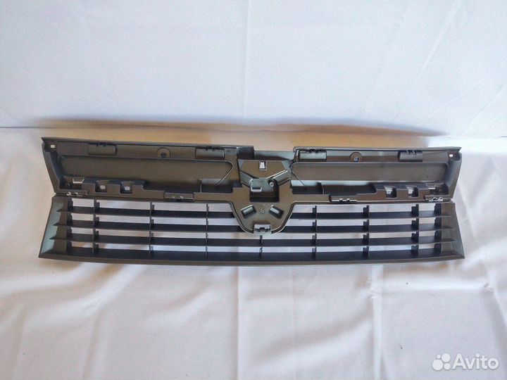 Решетка радиатора Renault Duster