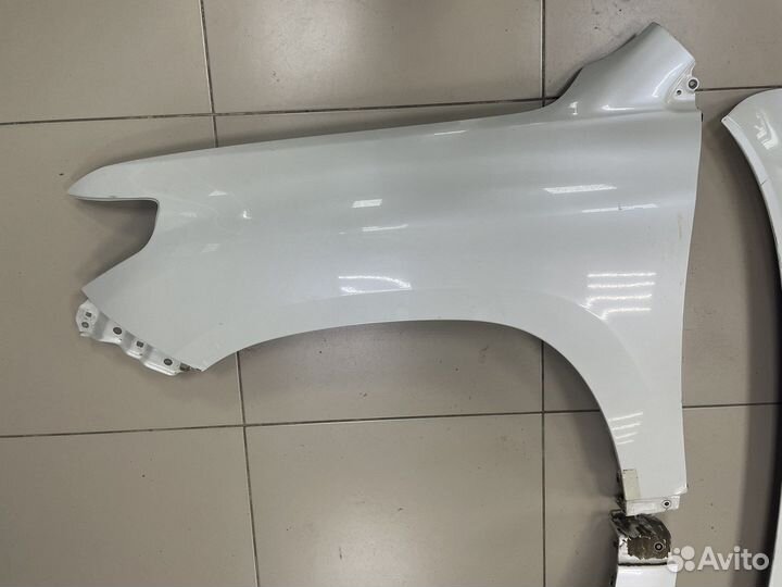 Крыло переднее левое для Тойоты LC 200