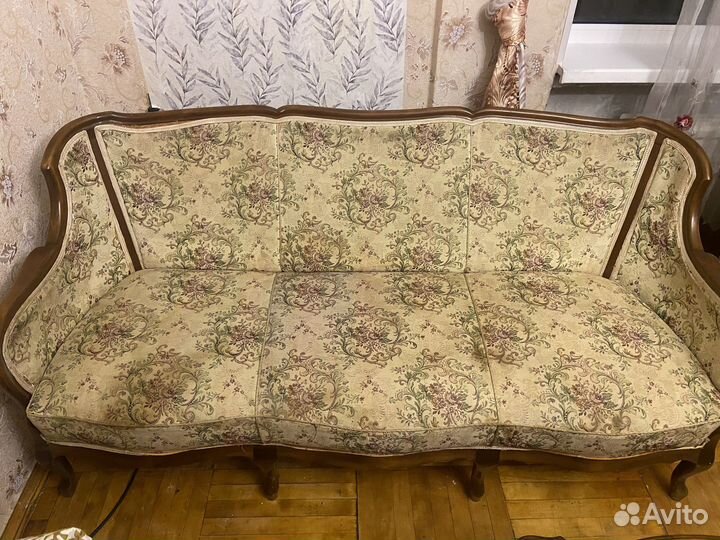 Антикварный диван
